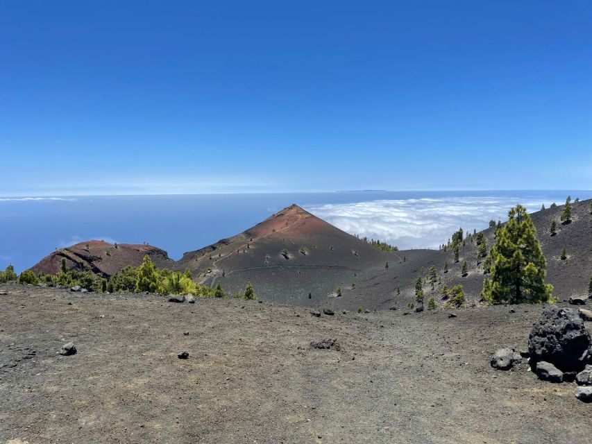 La Palma: Guided trekking tour to volcanoes south - The Hoyo Negro crater section: where the clouds can steal the show