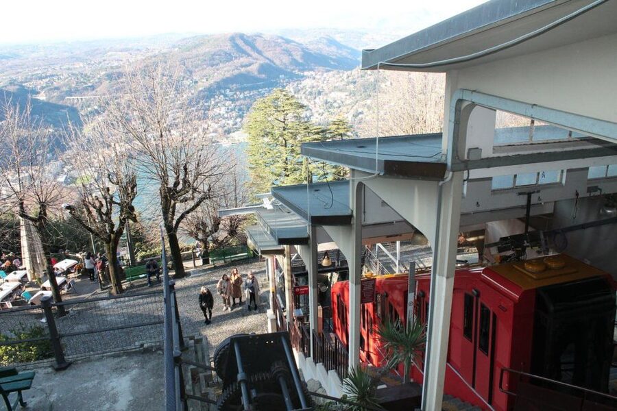 Lake Como: Easy Mountain Trek with Funicular & Boat Ride - Monte Piatto and Santa Elisabetta: When the lake finally fills the frame