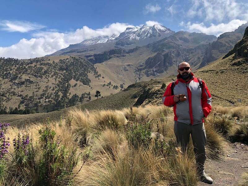 Mexico City: Guided Volcano Trek with Lunch - Lunch at the Traditional Market: Why It Feels Like Part of the Experience