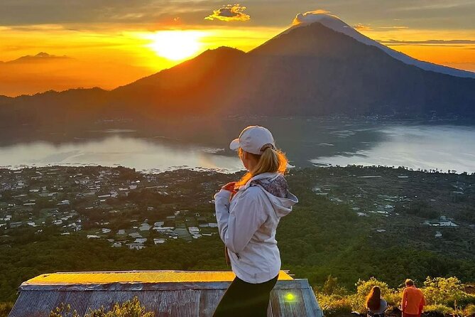 Mount Batur Sunrise Trekking & Natural Hot Spring - All Inclusive - Reaching sunrise: breakfast served at 6:00–6:20