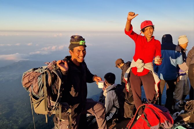 Mount Batur Sunset Trekking From Ubud - The summit picnic and why it’s more than a snack