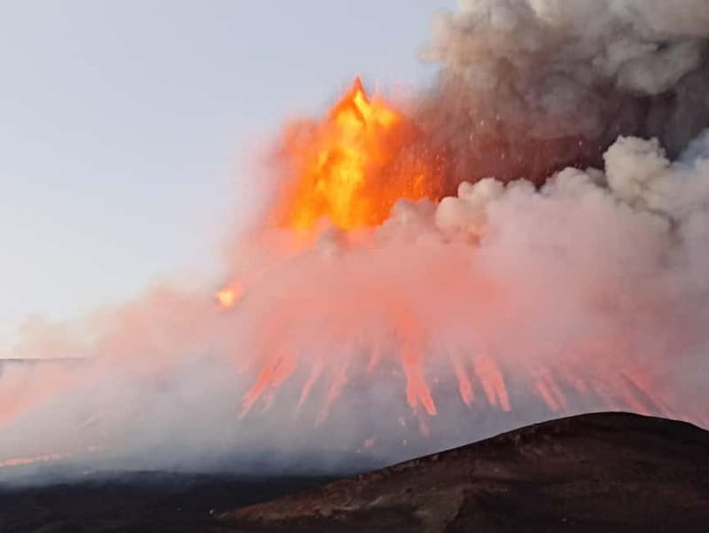 Mount Etna: Central Crater (3,340 meters) with Jeep and Trek - The 4x4 Drive to 2,930m: Faster Access, Real Mountain Air