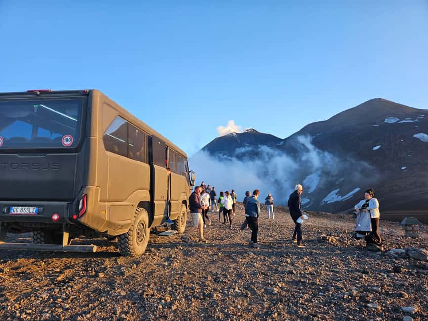 Mount Etna: North Upper Craters Guided Tour by 4x4 with Trek - Pizzi Deneri Volcanological Observatory: The 15-Minute Promontory Walk