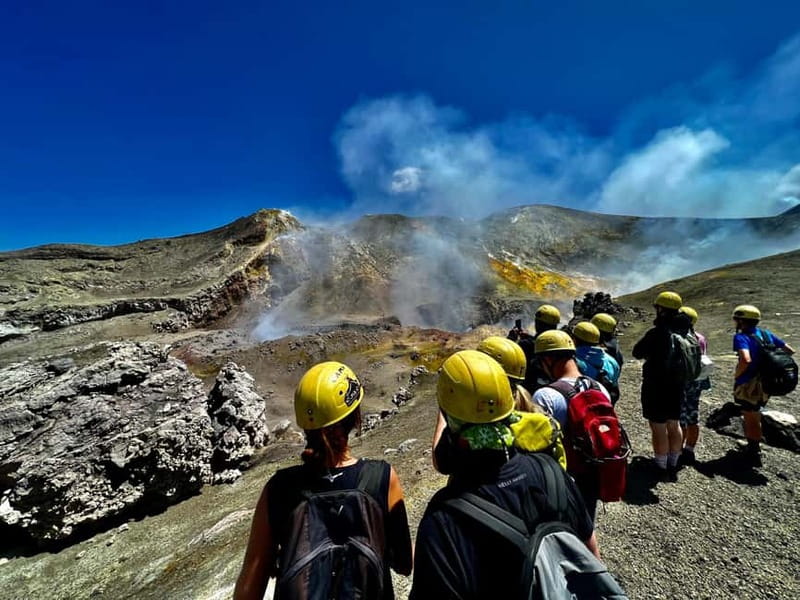 Mount Etna: Summit Trekking Tour - From briefing to the first off-road push