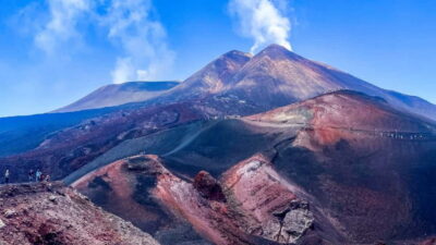 Mount Etna: Trek to 3000m with cable car and 4x4 - Cable car to 2,500m, then 4x4 to 2,800m: why the “jump” is the point