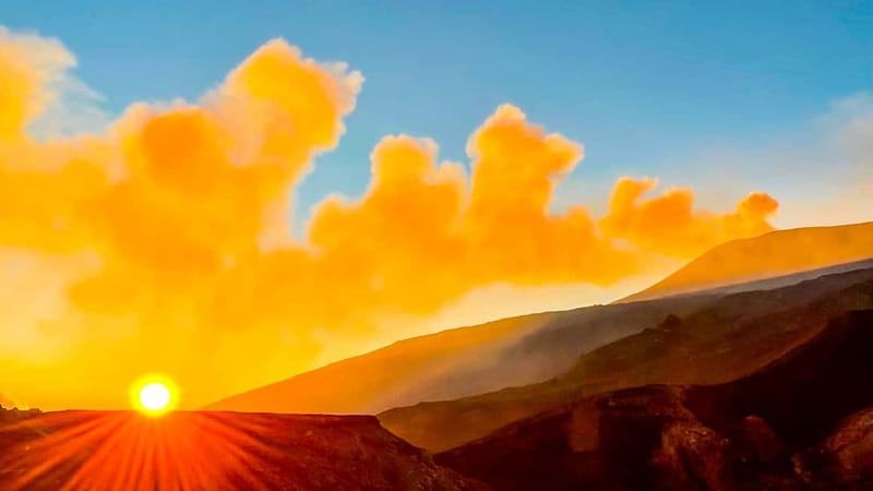 Mount Etna: Trek to 3000m with cable car and 4x4 - Inside Etna’s “plumbing”: lava channels, vents, and the feeling of recent activity