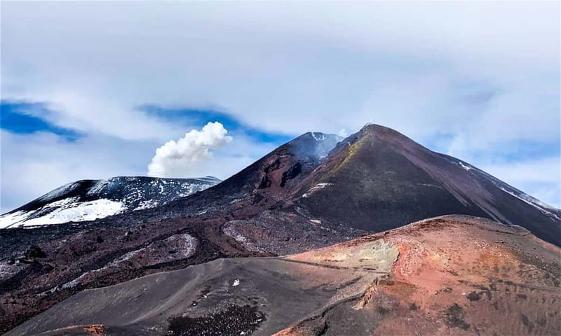 Mount Etna: Trek to 3000m with cable car and 4x4 - Guides and pacing: how the best parts actually happen