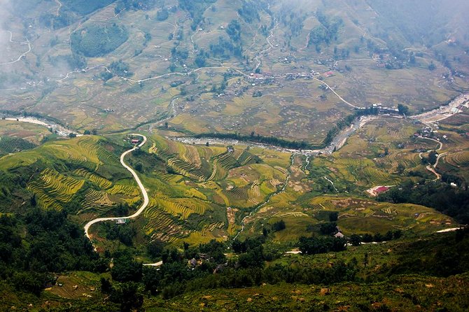 Mountain views and villages trek – 1 Day - Starting at Sapa Church: how the morning flow works