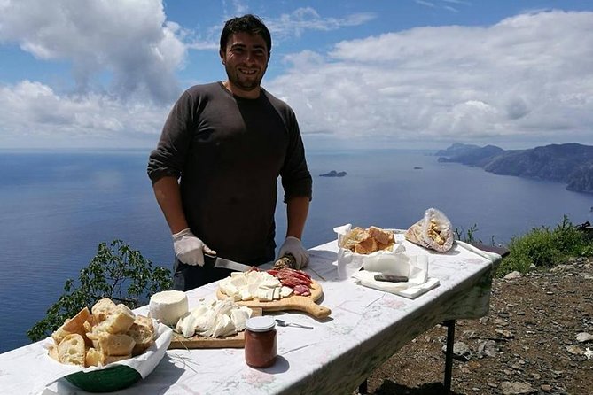On the Path of the Gods: private trekking and shepherd snack - The private guide advantage on an Amalfi hike
