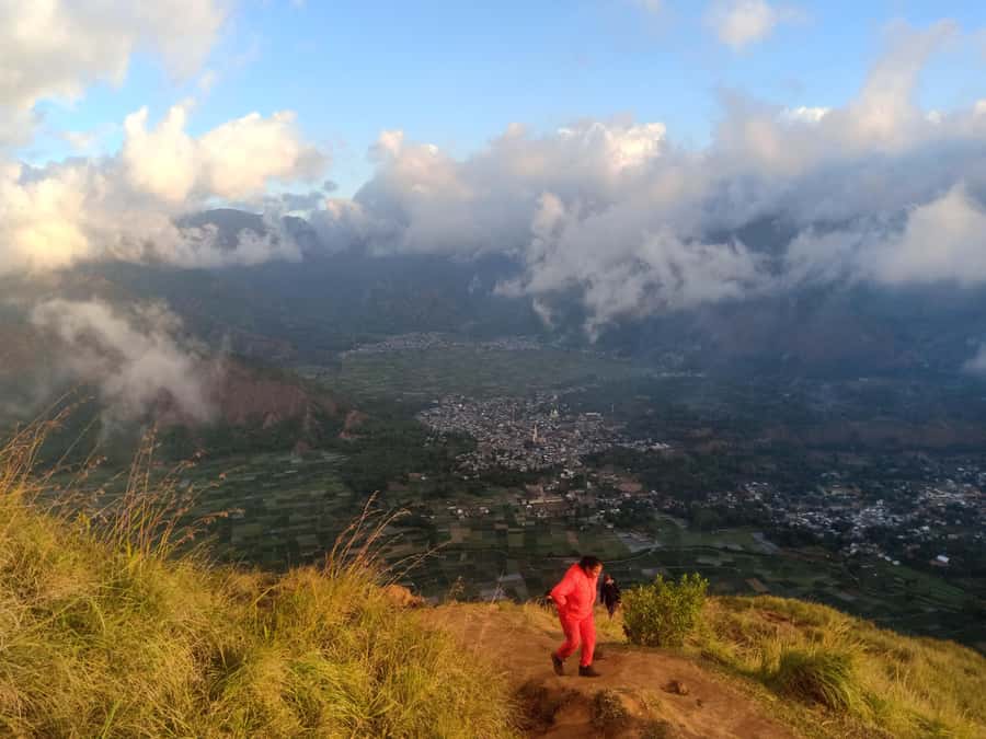 Pergasingan Hill Trek: Unveiling the Beauty of Sembalun - 4:00 AM to 6:00 AM: The Pergasingan Hill Climb
