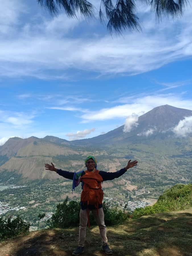 Pergasingan Hill Trek: Unveiling the Beauty of Sembalun - 8:00 AM to 10:00 AM: The Transfer Toward Bukit Selong