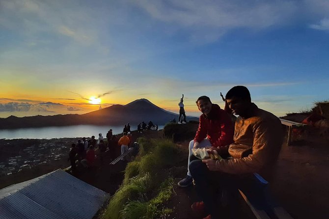 Private Mount Batur Sunrise Trekking - What Happens at the Summit: Sunrise Views and Photo Spots