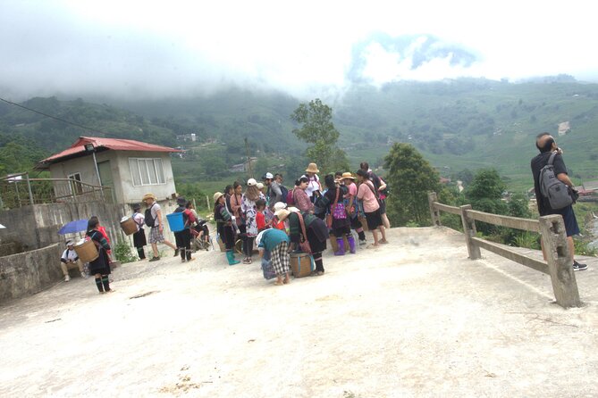 Sa Pa Full Day Trekking Tour - Stop 3: Ta Van Village lunch, rest, and a quick stream break
