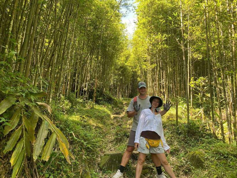 Sa Pa: Muong Hoa Valley Trek and Local Ethnic Villages - Ta Van Giay: the suspension bridge moment and the rock carvings