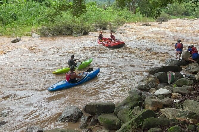 Safety whitewater rafting in Chiangmai by Khampan Rafting - The 5-hour flow: pickup, the 1-hour raft run, and included lunch