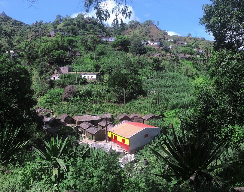 Santiago: Longueira, Pico de Antónia & Monte Tchota Trek - From Praia to Longueira: where the day starts with people, not just trails