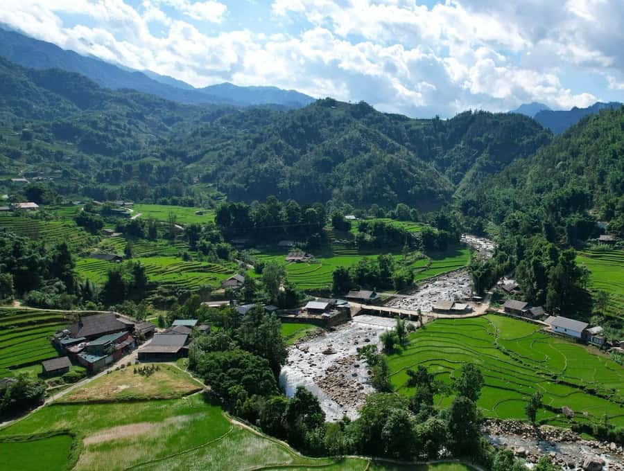 Sapa: Muong Hoa Valley View & Villages Trek with Local Guide - Culture and ethics on the trail: how to handle village selling moments