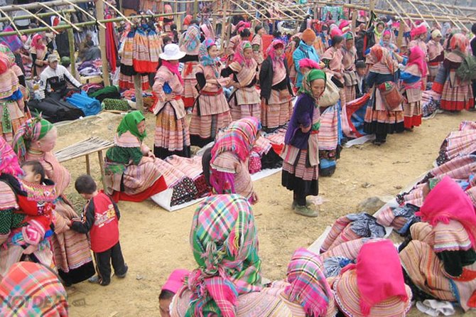 Sapa Trek Tours -2D1N Stay At 3*** -TRANSFER BY SLEEPING BUS - Your guide and the small-group vibe