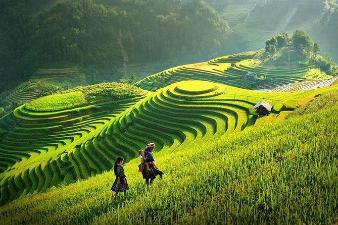 Sapa Trekking Tour 2 Days 1 Night By Bus - Entering Sapa the practical way: Hanoi pickup and the sleeper bus at 6:30