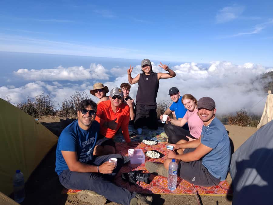 Sembalun/Senaru: Mt. Rinjani Summit 2-Day Trekking Tour - Day 1: The POS points climb and the crater rim night