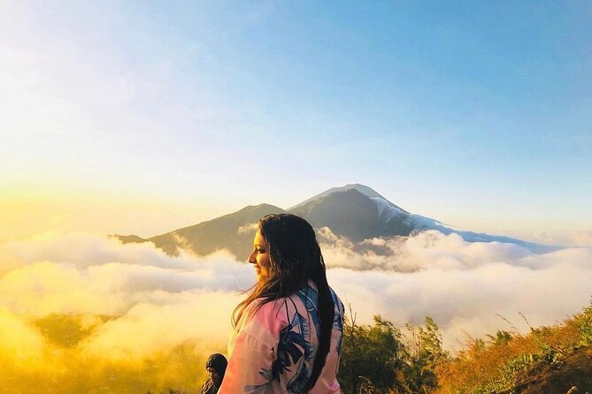 Sharing Mount Batur Sunrise Trekking Guide Pick Up and Drop Off - Sunrise at the summit crater and breakfast cooked on volcanic steam