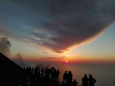 Sunset Trekking on vulcano Stromboli - The 5-hour plan: from village start to return viewing