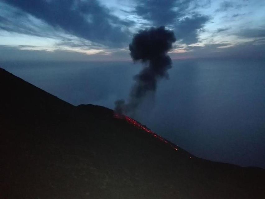 Sunset Trekking on vulcano Stromboli - The climb to 400 metres: what you’ll notice on the way
