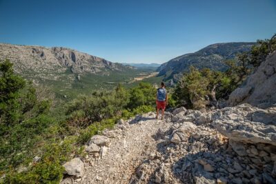 Tiscali mount guided hike - Getting on the trail: woods first, then karst terrain (and why the guidance matters)