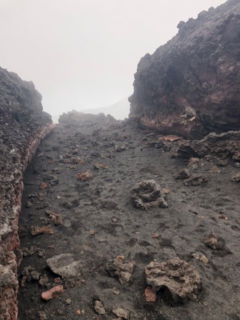 Trekking at 3000 meters on Etna - Walking the 2002 lava flows: where the geology starts to click