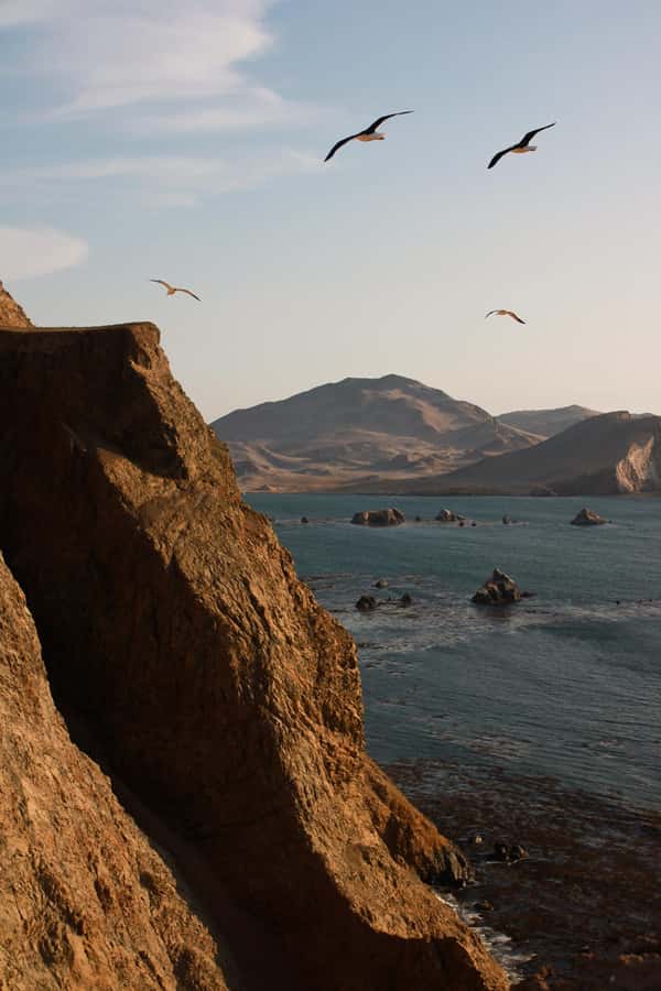 TREKKING GOLDEN SHADOWS - Sunset time at the cliffs: timing, patience, and photo angles