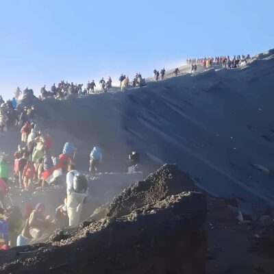 trekking mount rinjani summit join in group tour - Day 1: 4WD to Sembalun, Pos 1–3, and your first big views