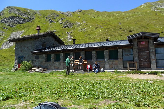 Trekking on the roof of Tuscany - Lago Nero: The Hour That Sets the Tone
