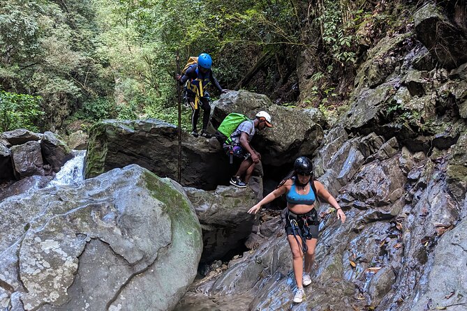Trekking/rappelling waterfalls in Dominican Republic - Tabernacle Thundering Waterfall: the main guided (or free) rappel