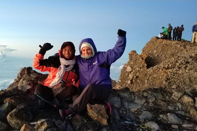 Trekking Rinjani Mountain Summit 2 Days 1 Night - Em Adventure - Day 1 from Sembalun to the crater rim camp