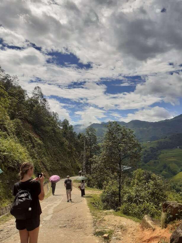Trekking Sapa 1 Day With Local Guide, Terraced Rice Fields - From 8:00–8:30 Pickup to Cat Cat Road: Starting Where Sapa Begins