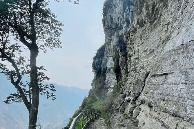 Trekking the White Cliff Ma Pi Leng Pass Adventure - Picnic lunch on the route: fuel with local flavors, not just snacks