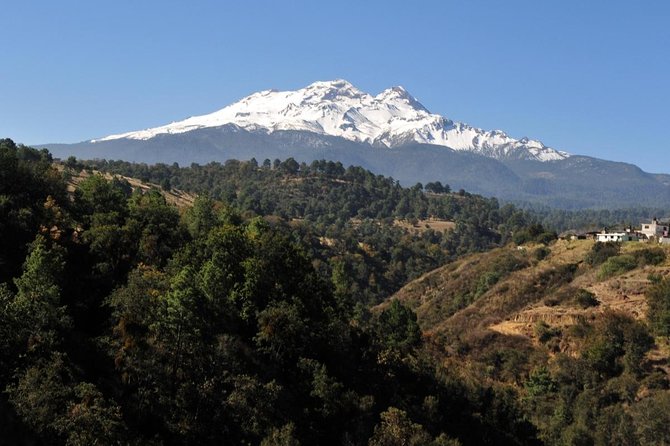 Trekking Through The Volcanoes - A Morning Pickup in Condesa and the Drive Toward Iztaccíhuatl–Popocatépetl