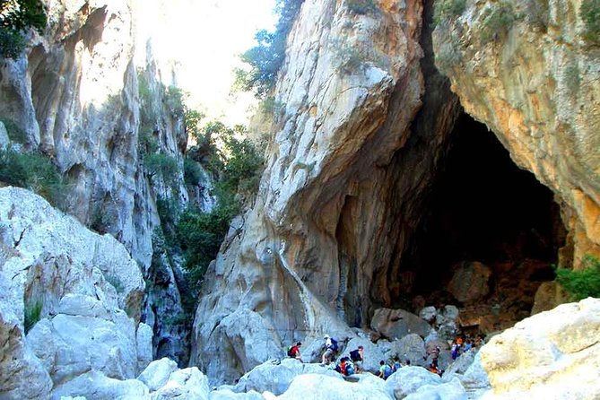 Trekking Torrent de Pareis - Stop 2: Torrent de Pareis—caves, pools, and geology you can feel