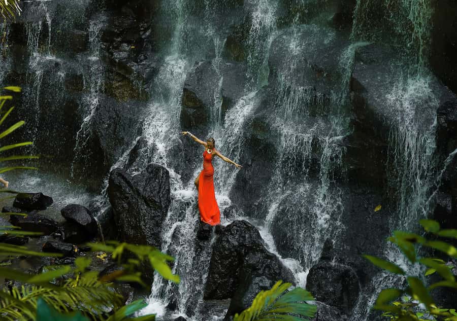 Ubud: Rice Terrace, Holy Water Temple & Waterfalls Trek Tour - Tirta Empul Holy Water Temple: The Ritual Portion You Can Actually Participate In