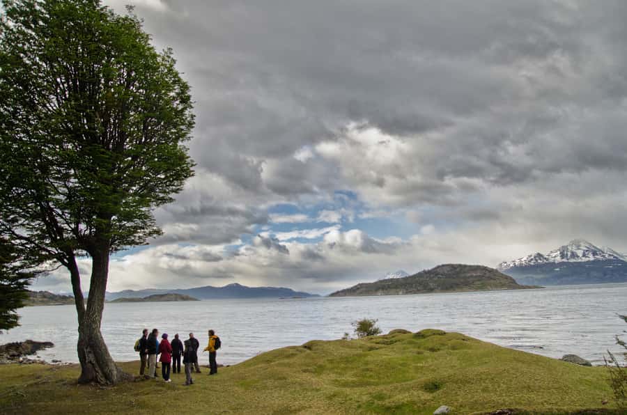 Ushuaia: Tierra del Fuego Trekking and Canoeing - Lunch in a Geodesic Dome: Warm Food in a Weather-Ready Space