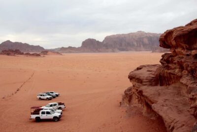 Wadi Rum: 2nights|3Day all-inclusive BedouinDesertExperience - Day 1 dinner and your Bedouin camp: what “authentic” feels like