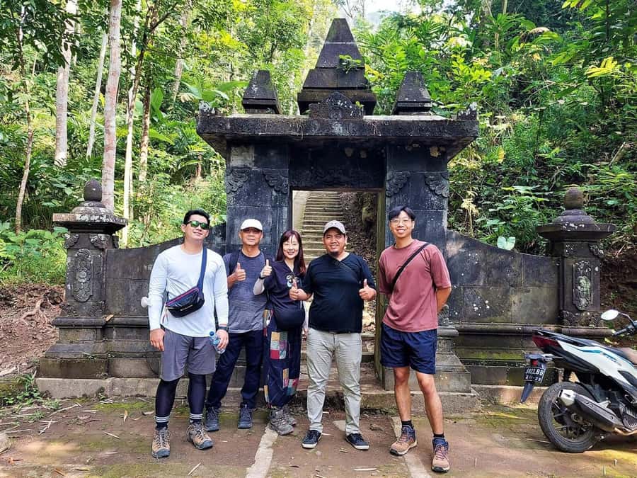 Yogyakarta: Selogriyo Temple and Rice Terrace Soft Trekking - Who This Tour Fits Best (and Who Should Reconsider)